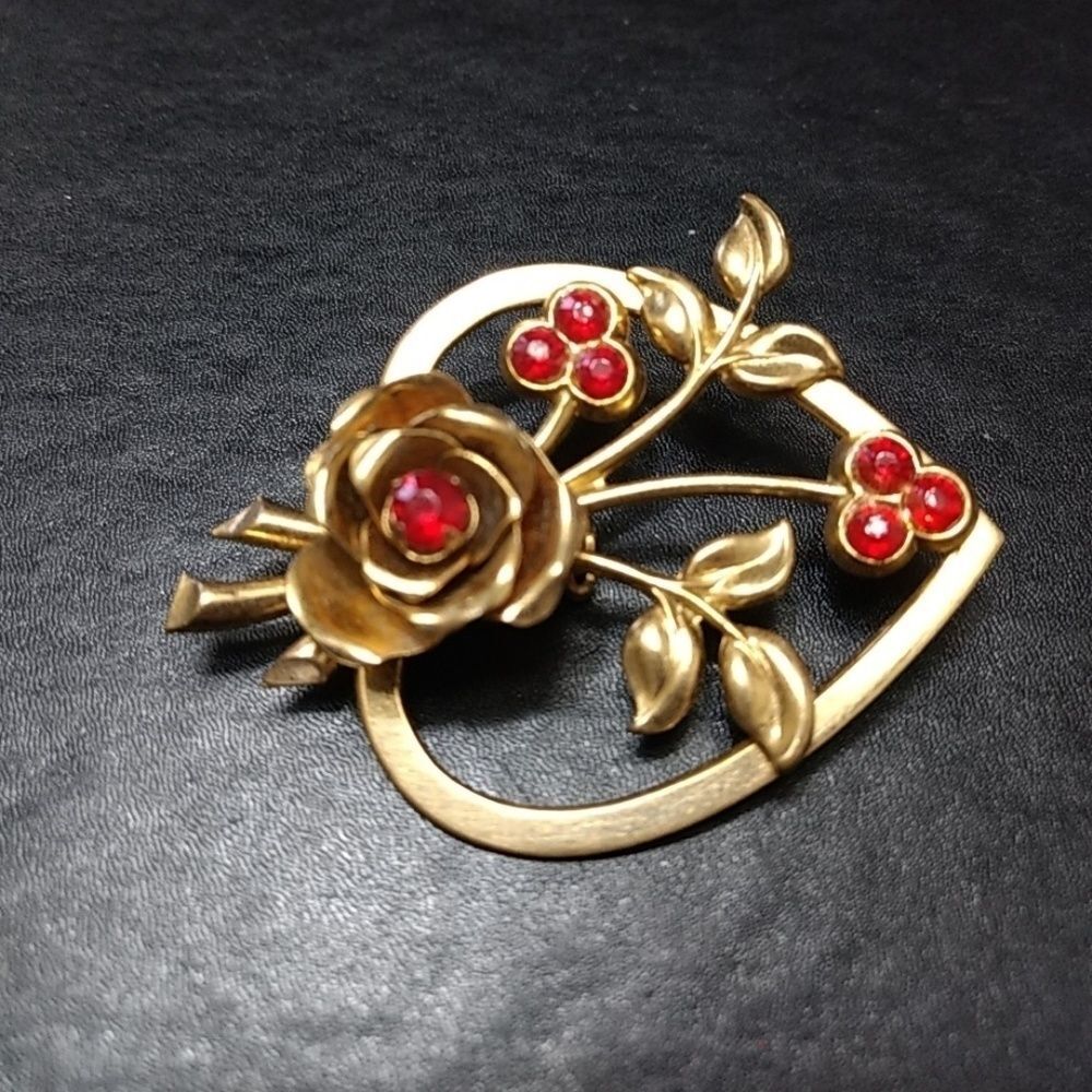 Vintage gold tone with red flower brooch
